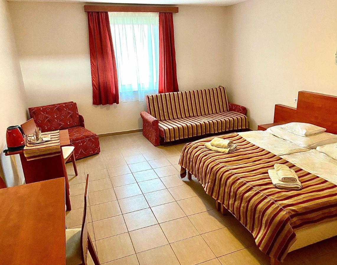 Ligetalja Termal Hotel Peneszlek ภายนอก รูปภาพ