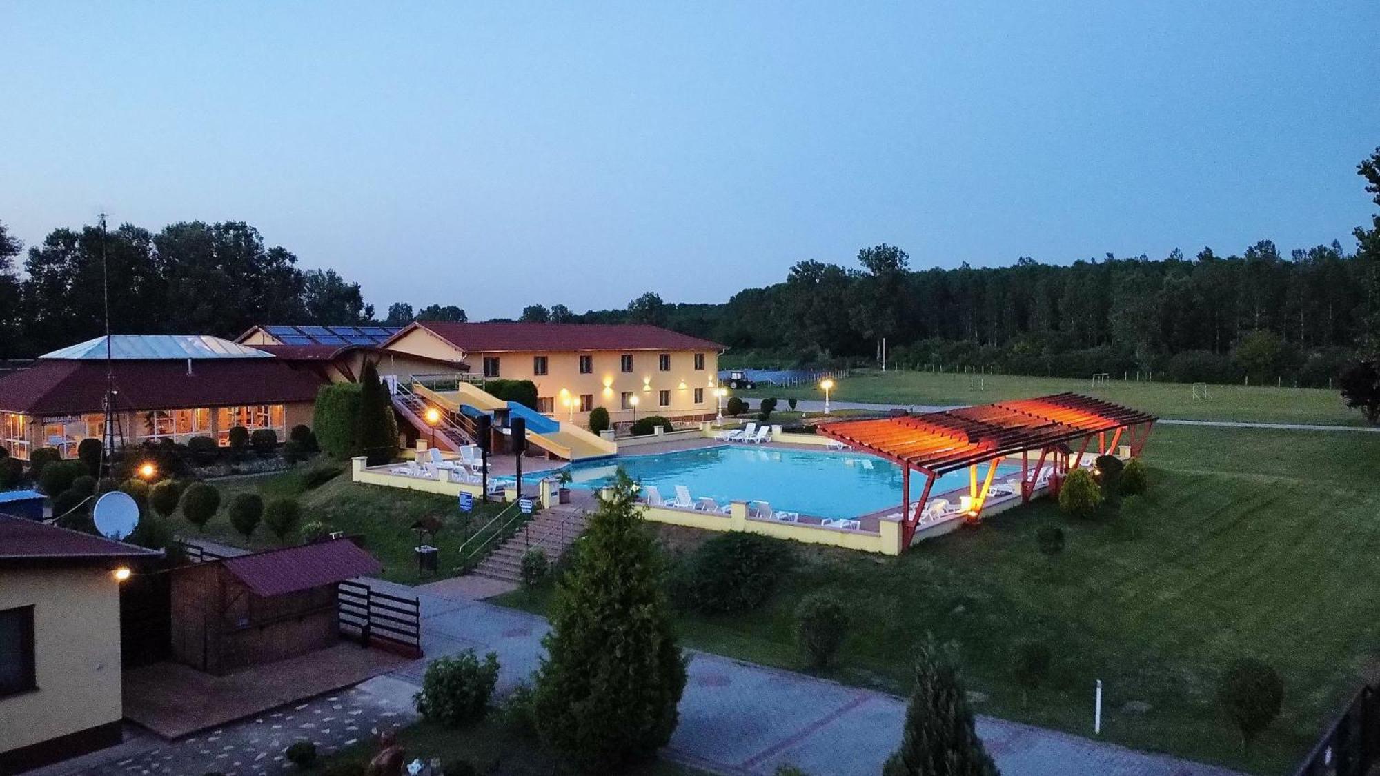 Ligetalja Termal Hotel Peneszlek ภายนอก รูปภาพ