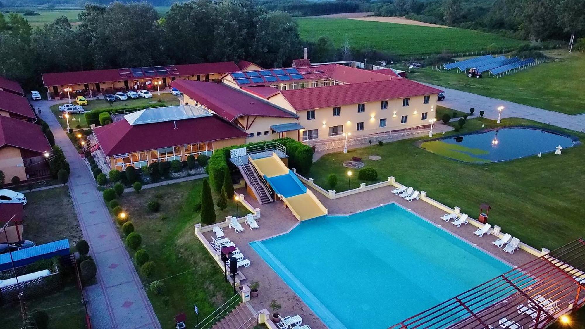 Ligetalja Termal Hotel Peneszlek ภายนอก รูปภาพ