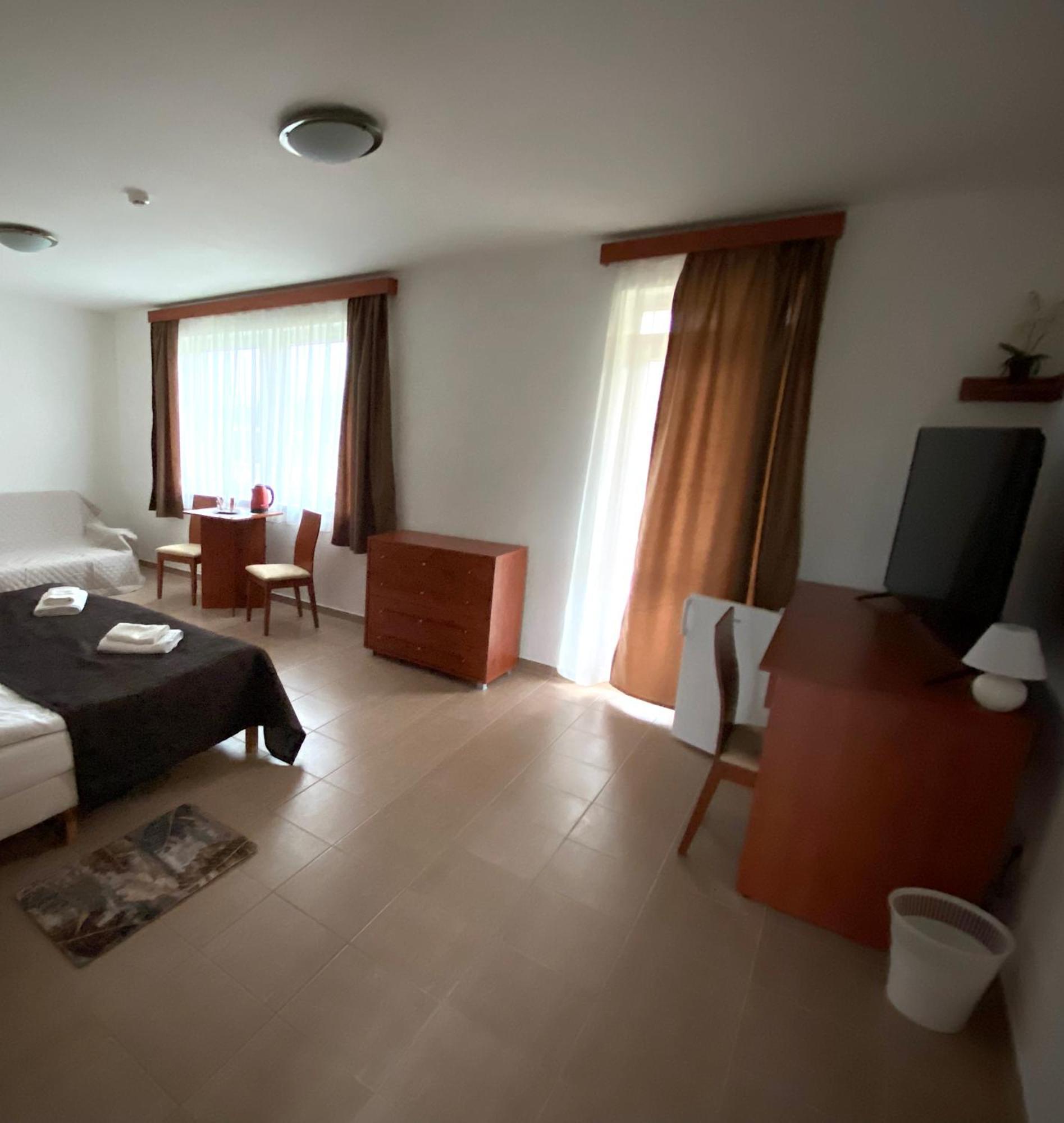 Ligetalja Termal Hotel Peneszlek ภายนอก รูปภาพ