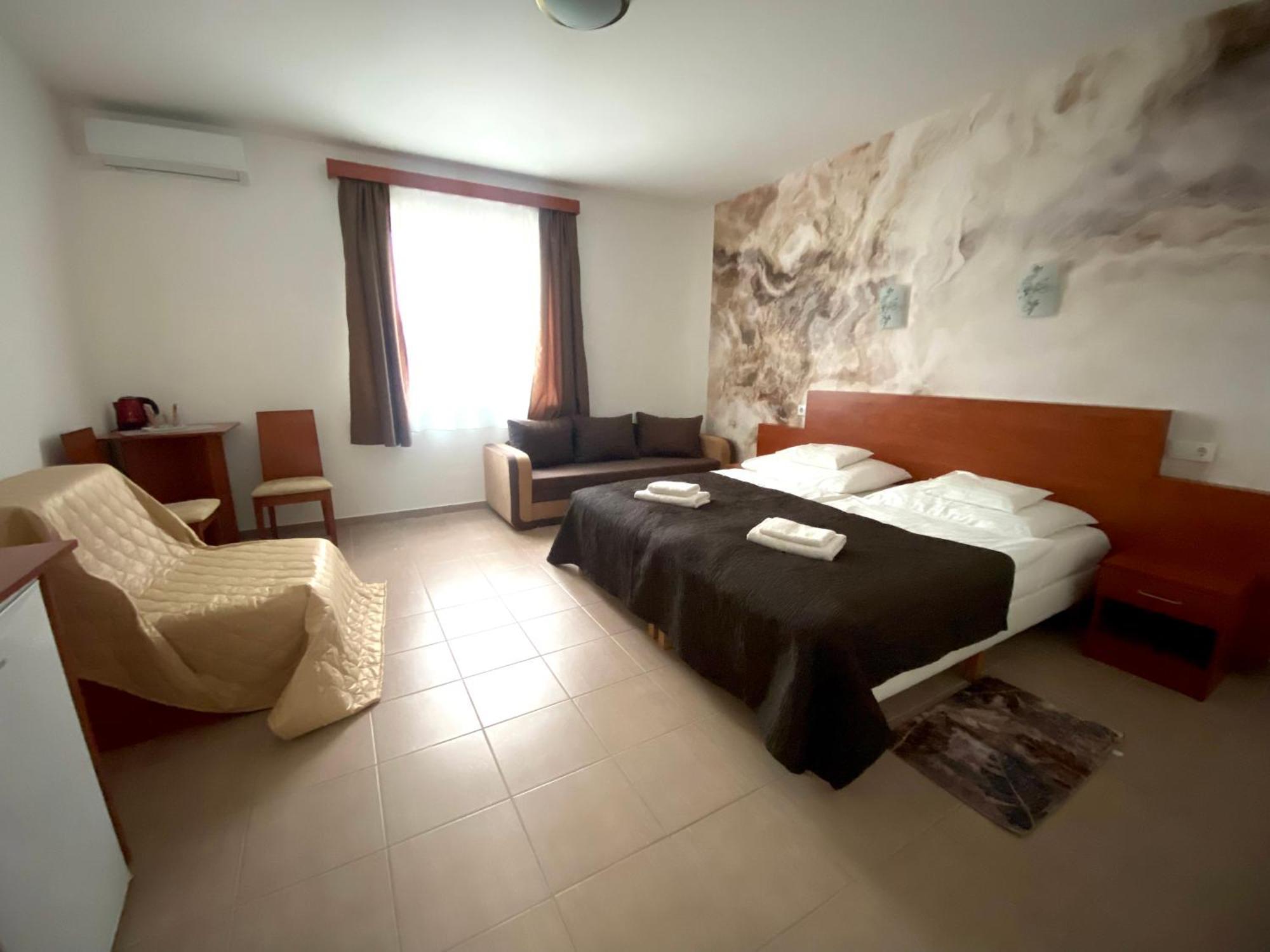 Ligetalja Termal Hotel Peneszlek ภายนอก รูปภาพ