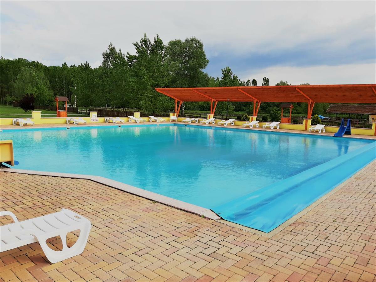 Ligetalja Termal Hotel Peneszlek ภายนอก รูปภาพ