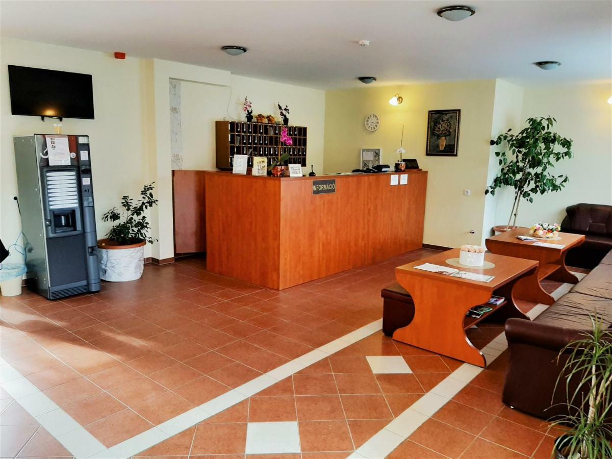 Ligetalja Termal Hotel Peneszlek ภายนอก รูปภาพ